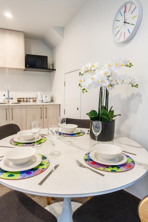 Stylish Home In The Heart Of Christchurch 2 Bed Bagian luar foto